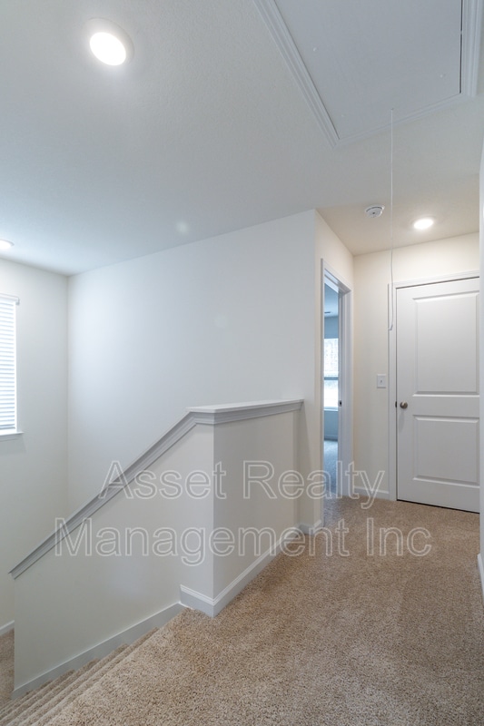 Building Photo - 329 Aspen Dr