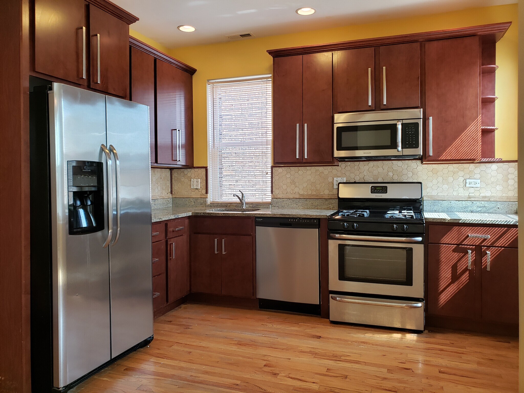 Building Photo - 4711 N Monticello Ave