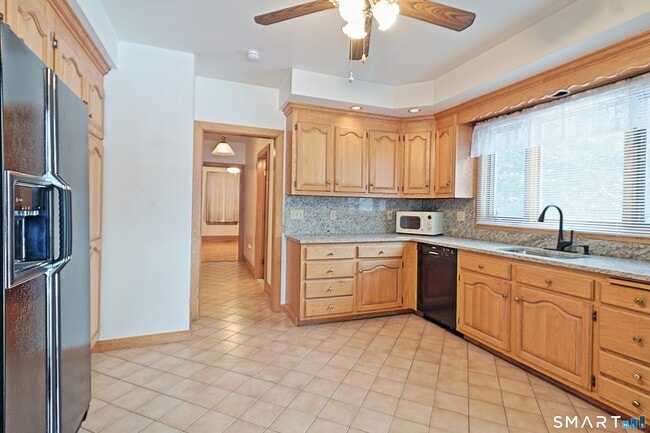 Building Photo - 1129 N Colony Rd