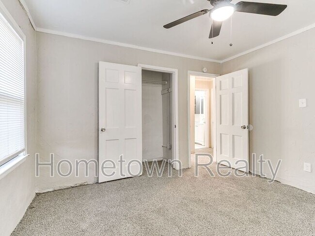 Building Photo - 220 E Jacobs Dr