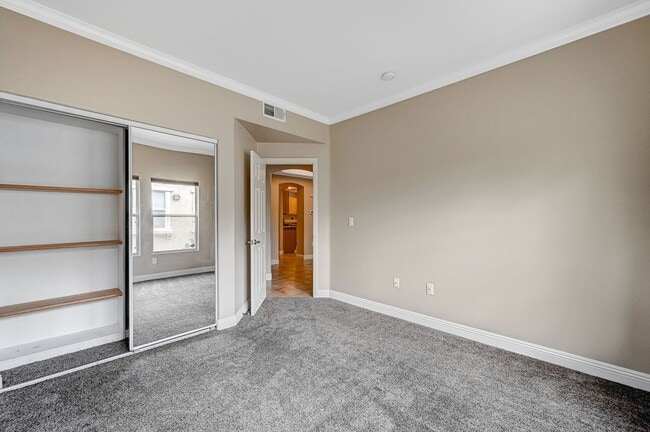 Building Photo - AMBER RIDGE Gated Beauty in Summerlin! 1600+ SF Condo