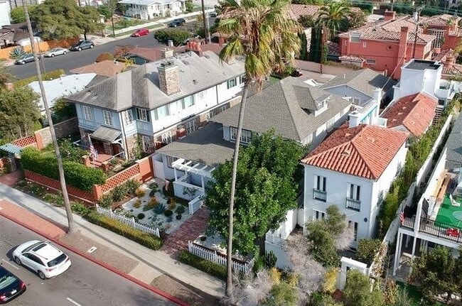 Building Photo - 4 Bedroom 3.5 Bath  Home in La Jolla