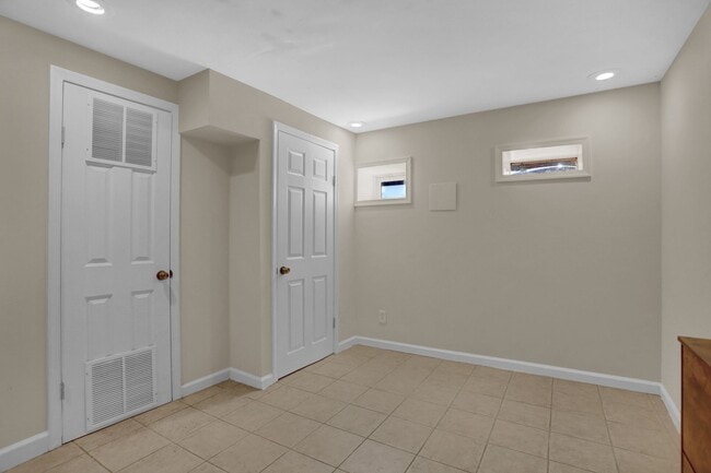 Building Photo - Chic City Living at 2308 E Fairmont Ave!