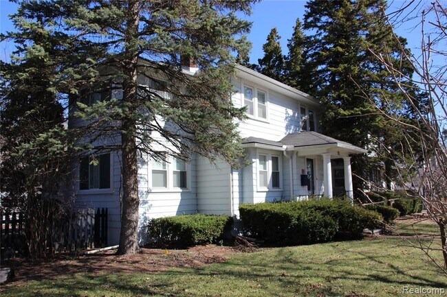 Building Photo - 115 E Lincoln St