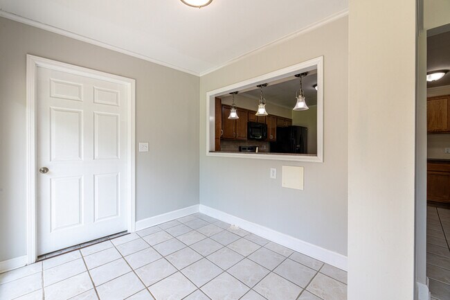 Building Photo - 1719 Scenic Dr