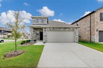 Building Photo - Spacious 3BR/2.5BA Home Near Parks, Dining & Community Pool