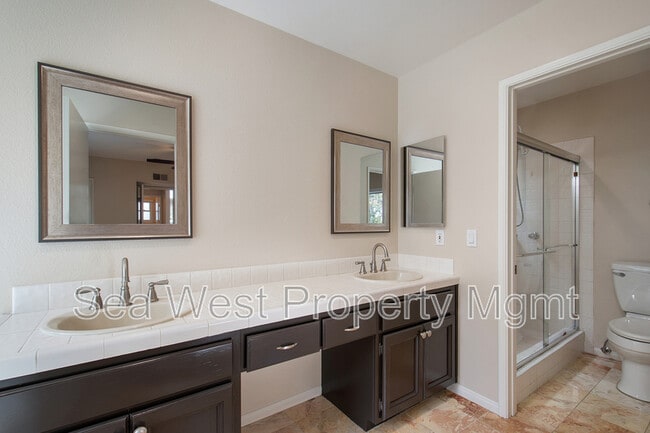 Building Photo - 846 S Cedros Ave