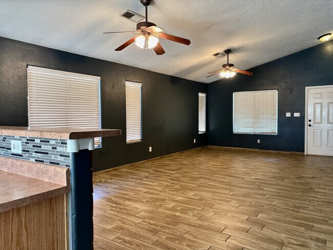 Building Photo - 3617 Cameo Dr