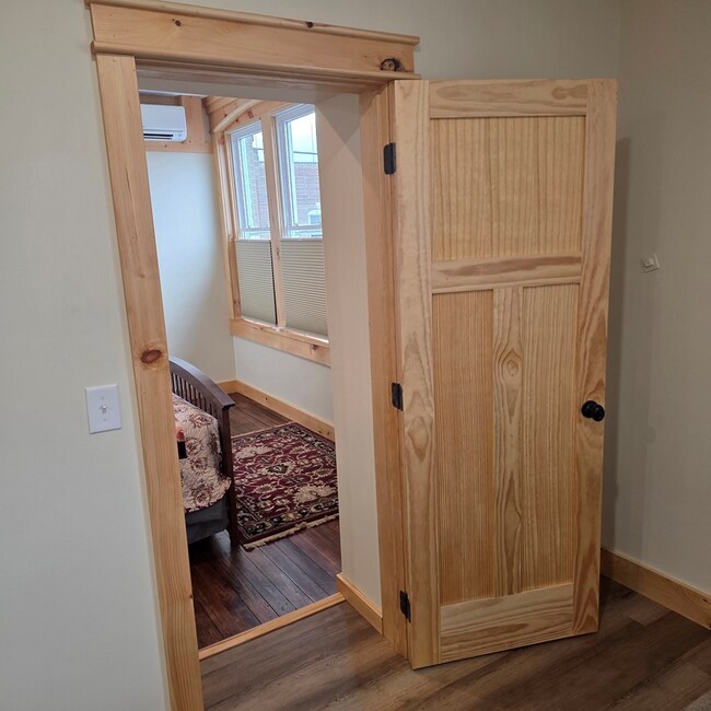 Building Photo - 121 E Main St