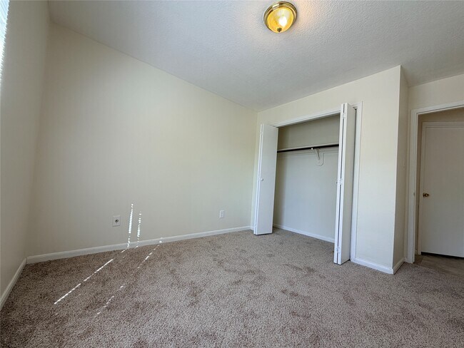 Building Photo - 1367 Gentle Bend Dr