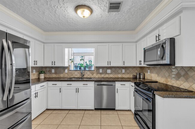 Building Photo - 24102 Northcrest Dr