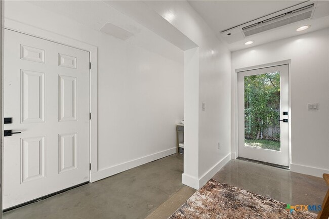 Building Photo - 1210 Angelina St