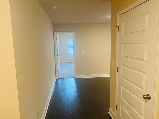 Building Photo - 5985 Arbor Knoll Plz