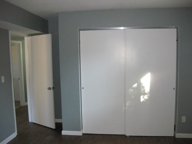 Building Photo - 831 Meade St