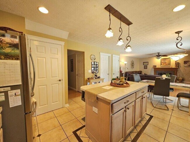 Building Photo - 4540 Redwood Vine Dr