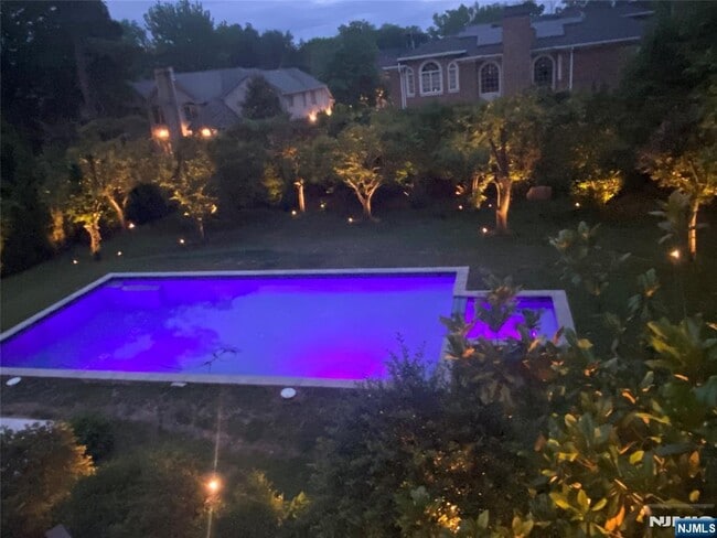 Building Photo - 417 N Woodland St