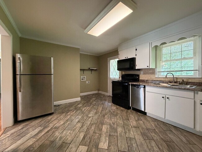 Building Photo - 4/2 House in Rosemount Park- $1,495