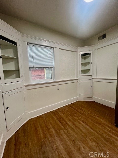 Building Photo - 580 W 21st St