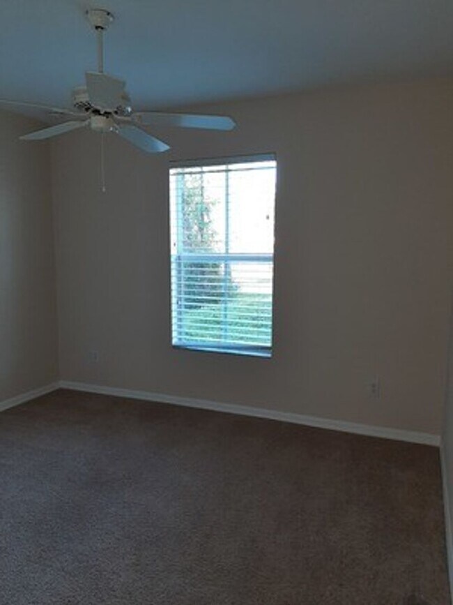 Building Photo - Cute and Quiet Country Living