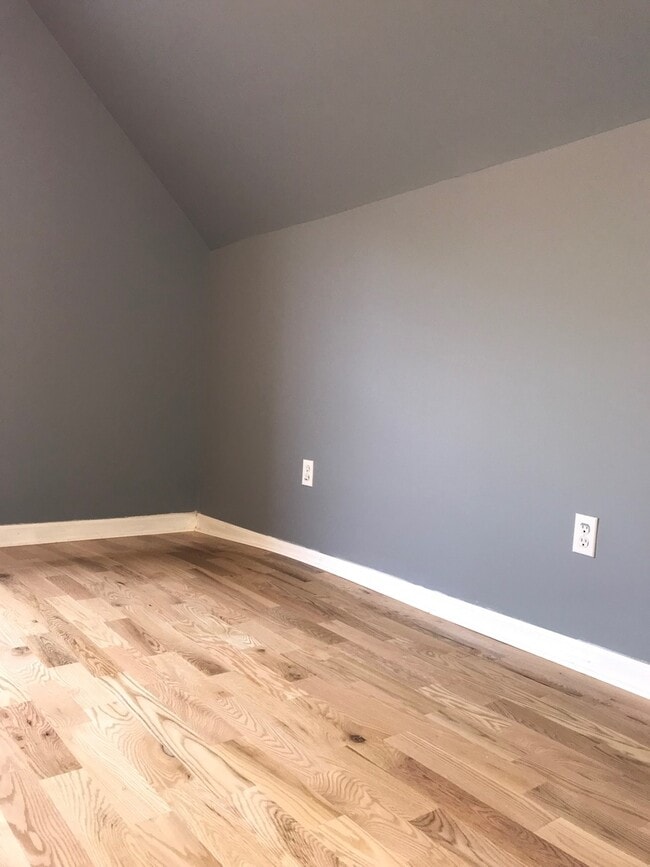 Building Photo - 32 Truman St