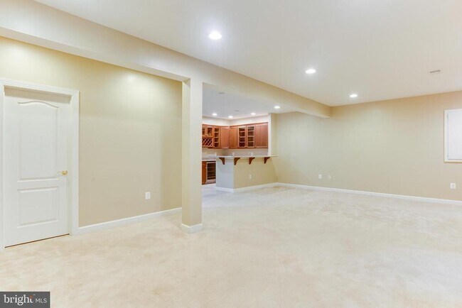 Building Photo - 18353 Fairway Oaks Square