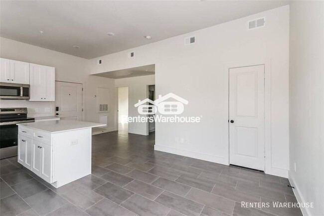 Building Photo - MODEL UNIT  (SHOWINGS ONLY)