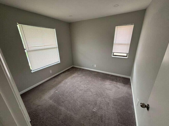 Building Photo - 21913 Lake Forest Cir