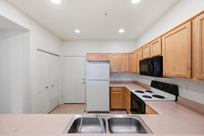 Building Photo - 7021 E Earll Dr