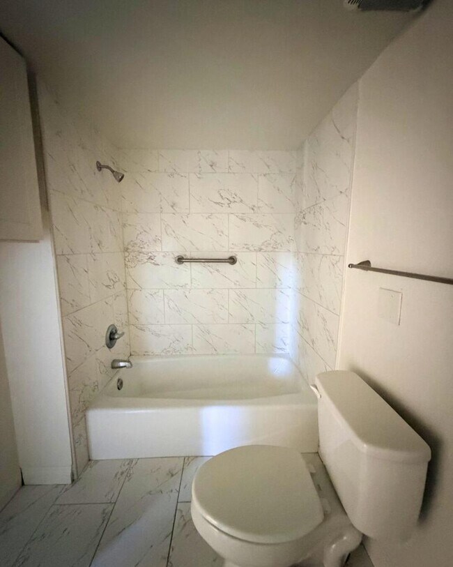 Building Photo - 8026 Juniper Ave