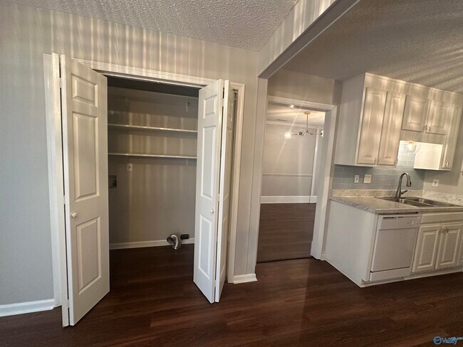Building Photo - 3030 Dupree Dr SW