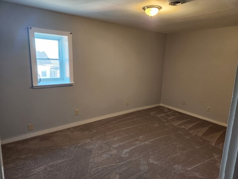 Main bedroom - 111 Verbeke St