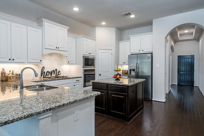 Building Photo - 15518 Lake Meridian Dr
