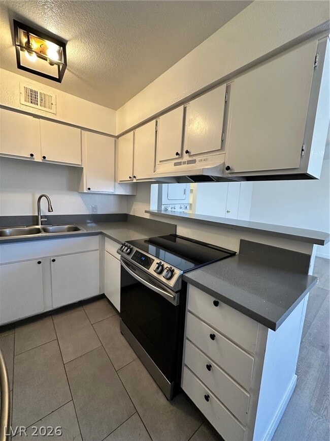 Building Photo - 4920 Stanley Ave