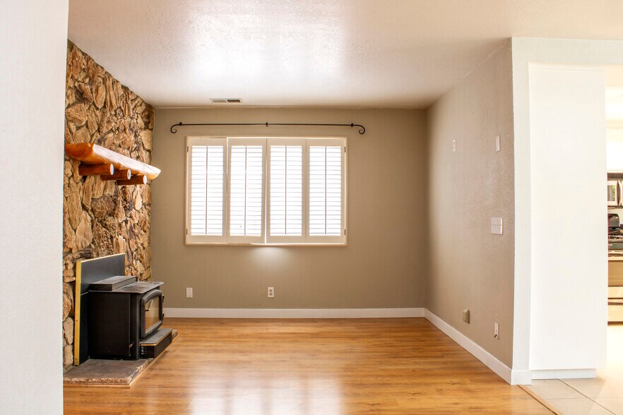 Extra area can be office - 651 Hill St