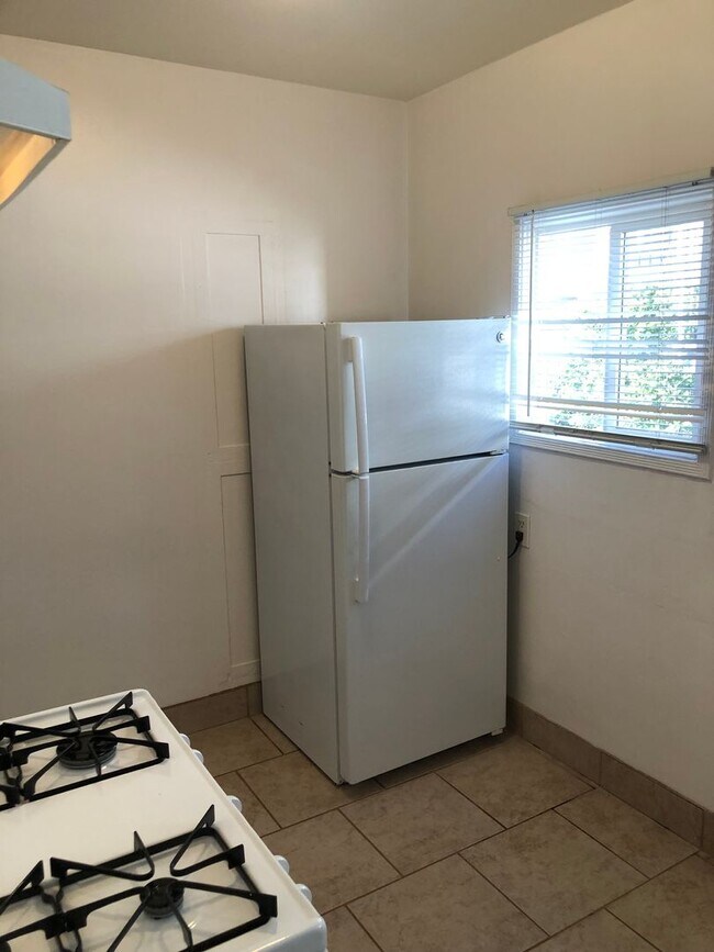 Building Photo - Lovely Studio Ready to Become a Home