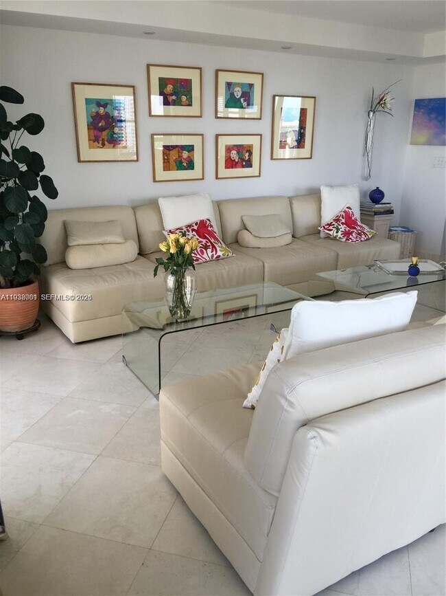 Building Photo - 1121 Crandon Blvd