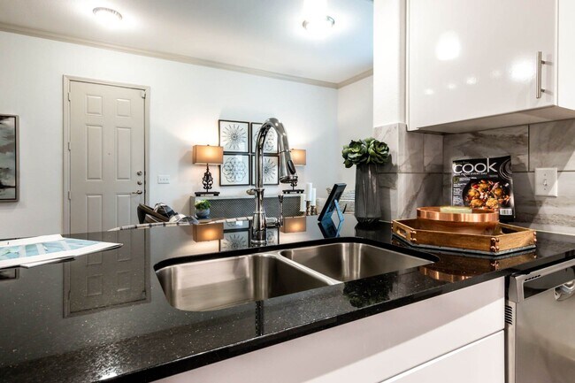 Building Photo - Berkshire Creekside