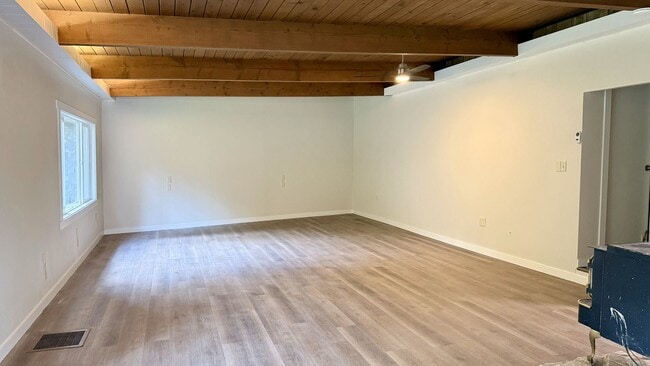 Building Photo - 4 Bedroom home + Yard - Issaquah Schools
