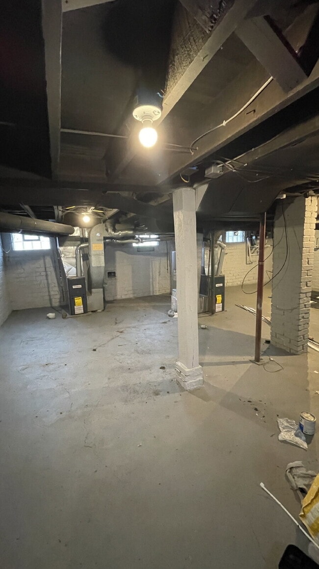 Building Photo - Cozy, Updated 1-Bed Apartment Near Downtown Sharon with In-Unit Laundry!