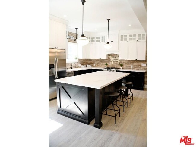 Building Photo - 137 N Harper Ave