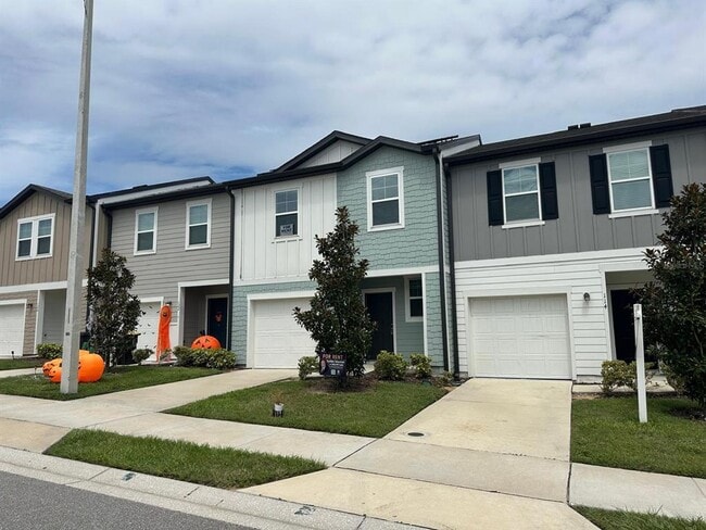 Building Photo - 118 Mandovi St