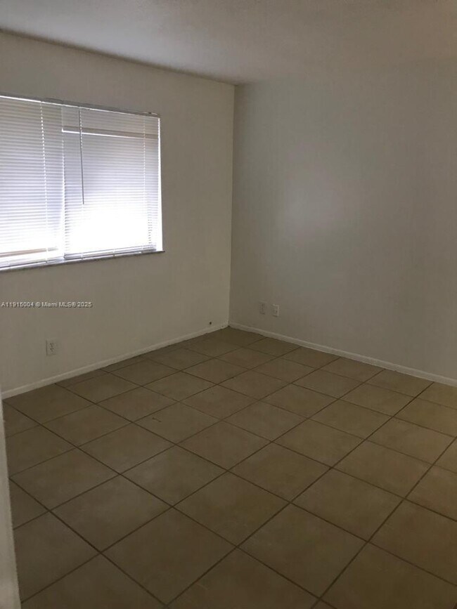 Building Photo - 3243 Coral Ridge Dr