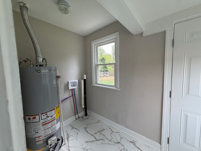 Building Photo - 3912 Pinalto Dr