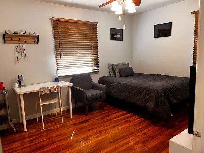 Building Photo - 2417 W College Ct