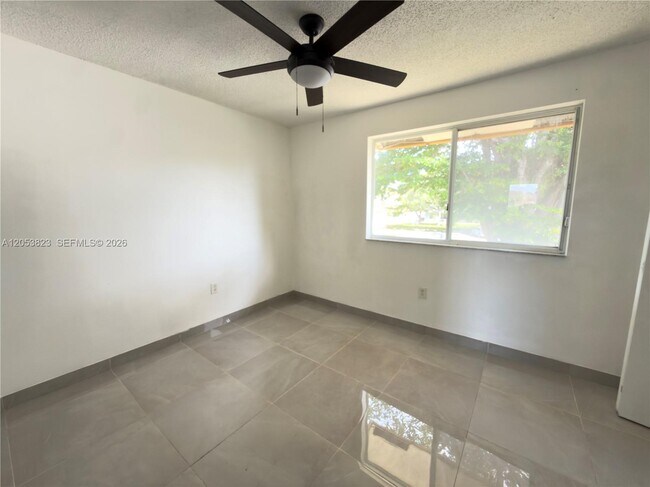 Building Photo - 14010 NE 3rd Ct