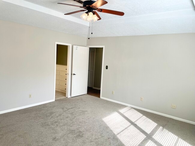 Building Photo - 870 Fenway Park