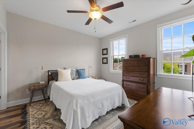 Building Photo - 38 Pine St