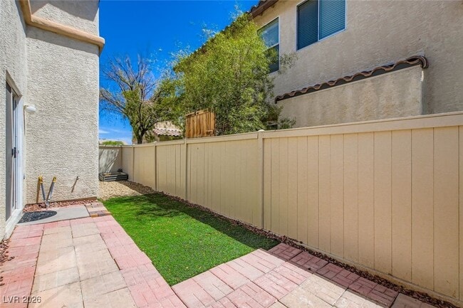 Building Photo - 5986 Ambleshire Ave