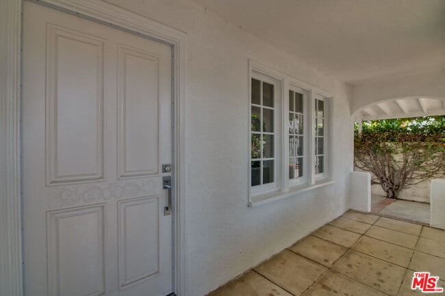 Building Photo - 641 N Martel Ave