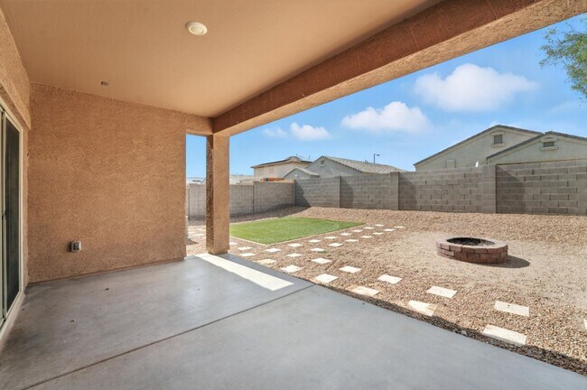 Building Photo - Rare Find! Spacious 3-Bed, 2-Bath + 3-Car ...